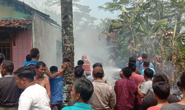 Rumah dan Gudang Bantal Terbakar di Purbalingga, Kerugian Capai Rp 125 Juta