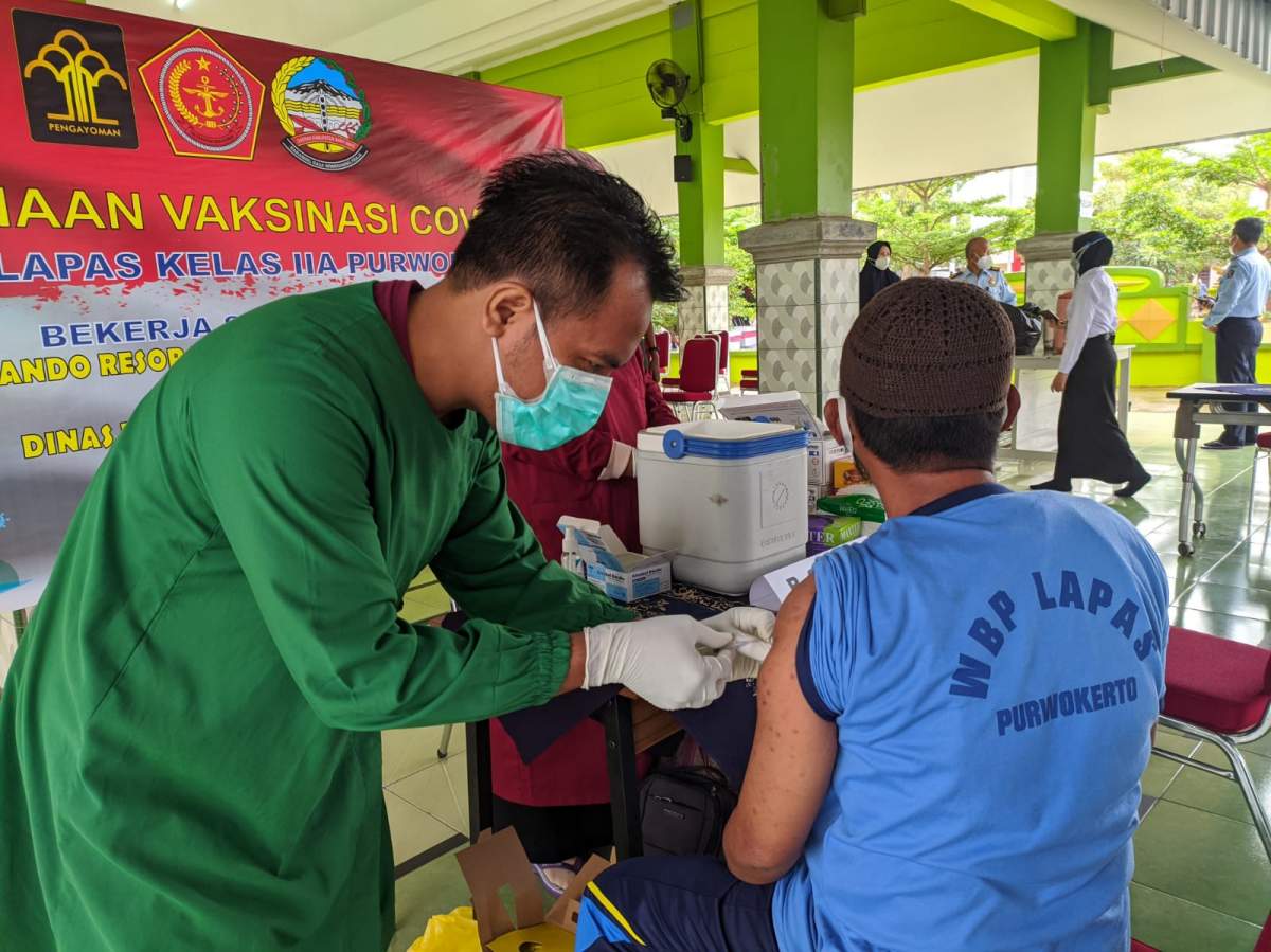 697 WBP Lapas Kelas II A Purwokerto Divaksin, Satu WBP Menangis