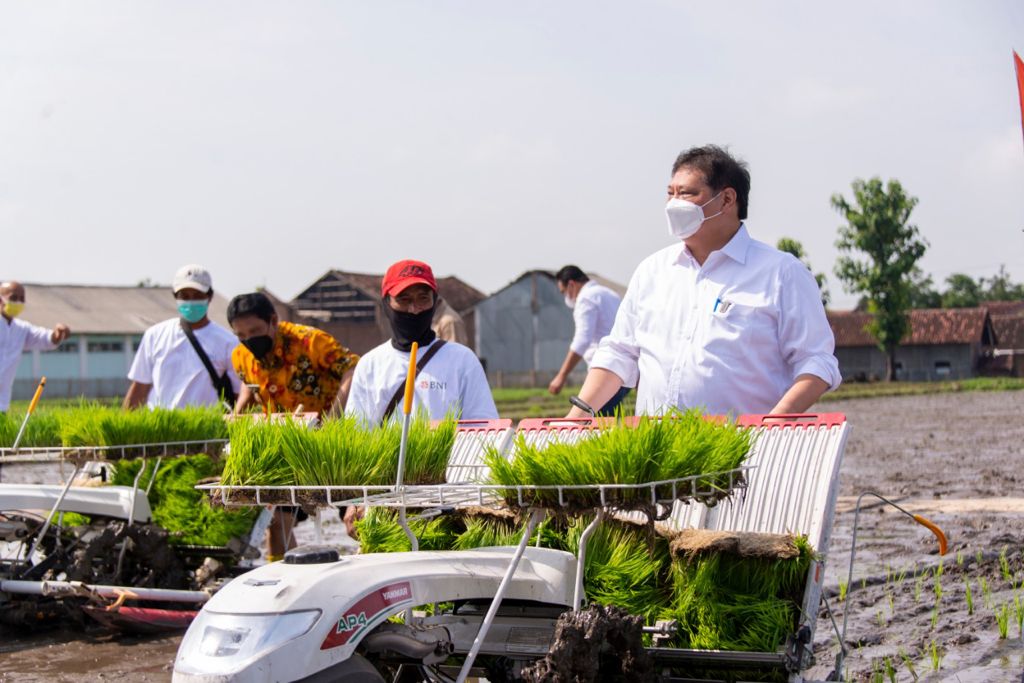 Airlangga Dorong Kemajuan Petani Milenial dengan Teknologi