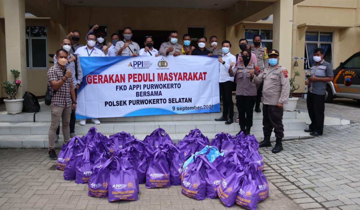 APPI FKD Purwokerto Bagikan 100 Paket Sembako, Gandeng Polsek Purwokerto Selatan untuk Distribusi