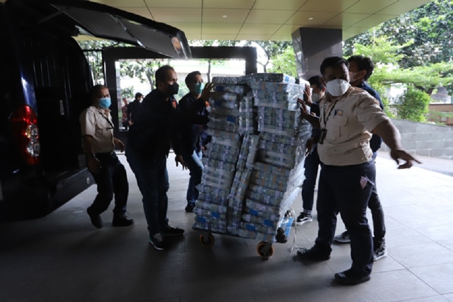 Barang Bukti Uang Rp 531 M Hasil Pengungkapan Obat Aborsi Ditunjukan, Pengembangan Kasus Obat Aborsi di Mojoke