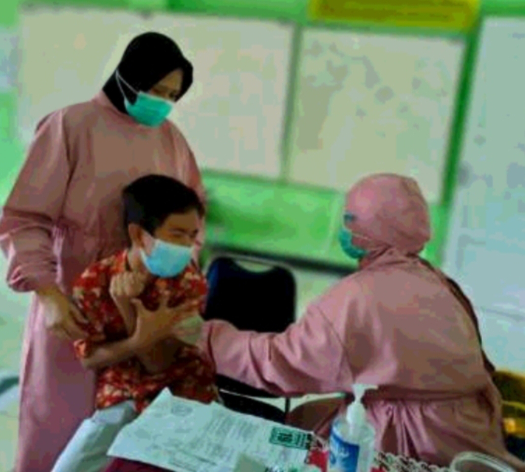 Deg-degan Sampai Ditenangkan Tenaga Medis, 772 Siswa Disuntik Vaksin Covid-19 di Sumpiuh