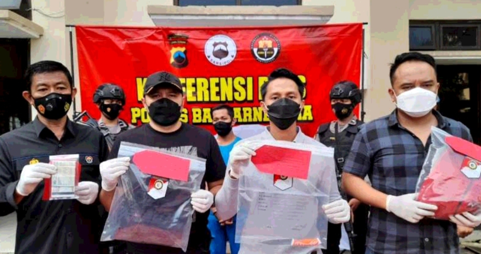 Pelaku Ditangkap, Pembunuhan di Batur Banjarnegara Dipicu Api Cemburu - Kasus Suami Bunuh Istri di Jalan