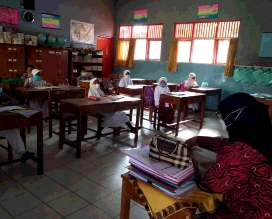 Pagar Dibongkar, SDN 1 Kecila Khawatir Tak Ada Kompensasi Terdampak Pemasangan Pipa Pertamina
