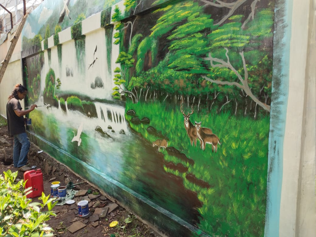 Mural Jadi Spot Selfie Baru di Taman Satria Berkoh