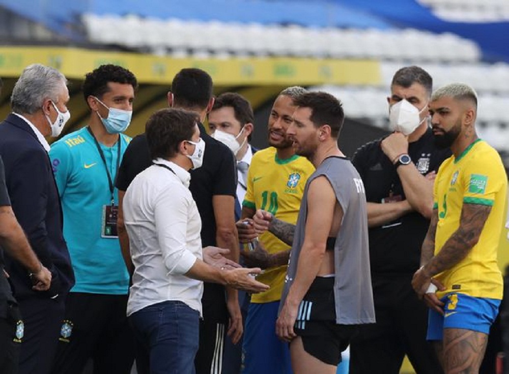 Laga Brasil vs Argentina Dihentikan Paksa Official, Ini Reaksi Marah Messi