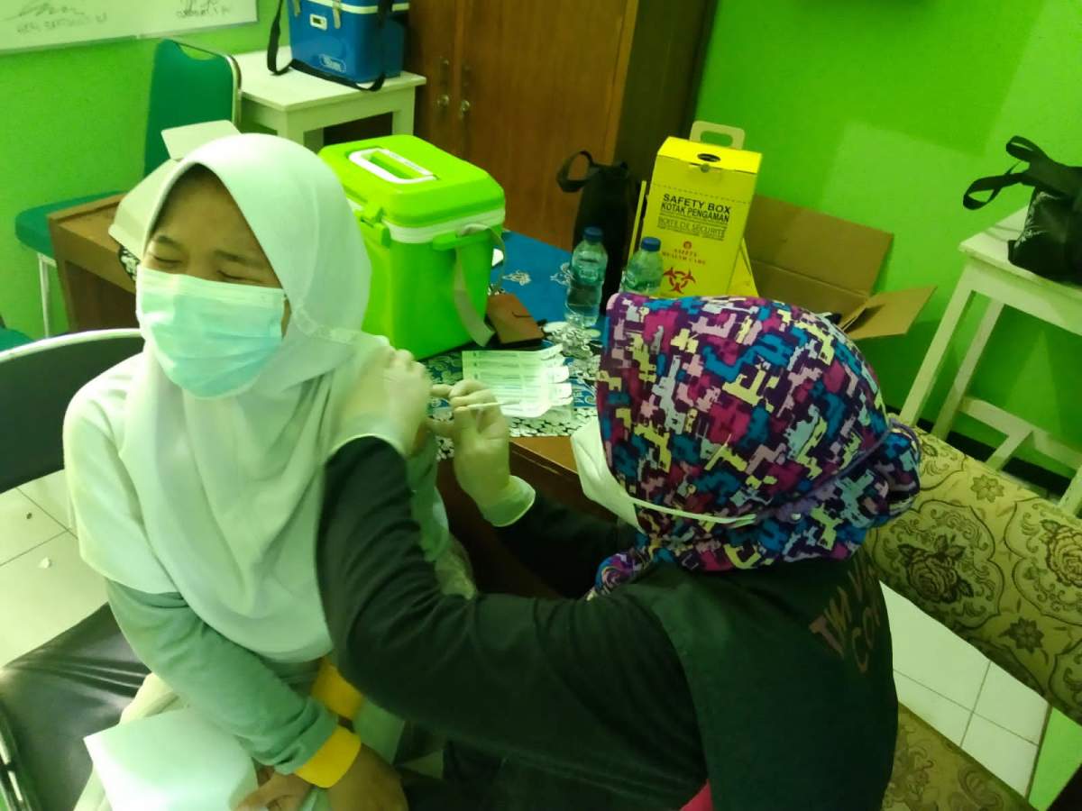 Vaksinasi Jemput Bola Sasar Siswa di Somagede