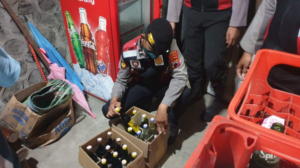 Polisi Sita Ratusan Botol Miras dan Ciu dari Sumbang, Purwokerto Timur dan Kebondalem