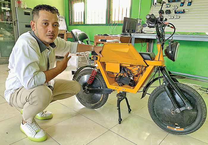 Wandee Purnomo dan Sepeda Motor Listrik Karyanya, Pengisian Baterai Secepat Ponsel, Lolos di Tanjakan ”Maut”