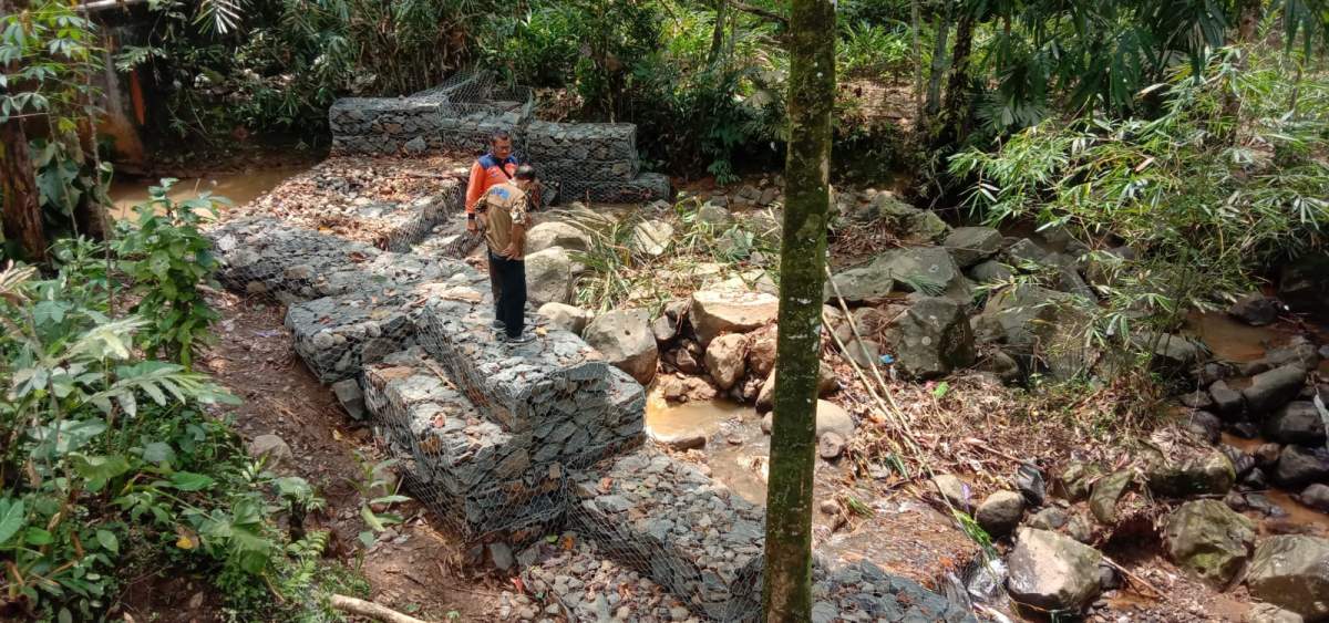 Banjir Rusak Wisata Curug Karang Tanalum, Aliran Sungai Butuh Bronjong