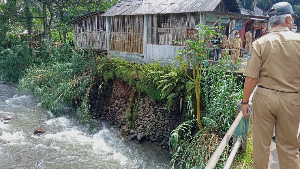 Giliran Rumah Warga Terancam Hanyut, Imbas Luapan Sungai Muli di Karangmoncol