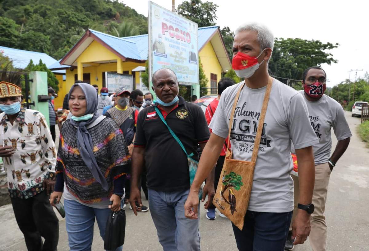 Ganjar Kunjungi Kampung Yoka, Tawarkan Kerjasama Desa Jateng - Papua