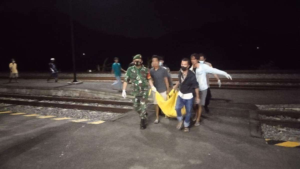 Asyik Selfie di Tengah Rel Kereta Api Notog, Wanita Meninggal Tertabrak KA