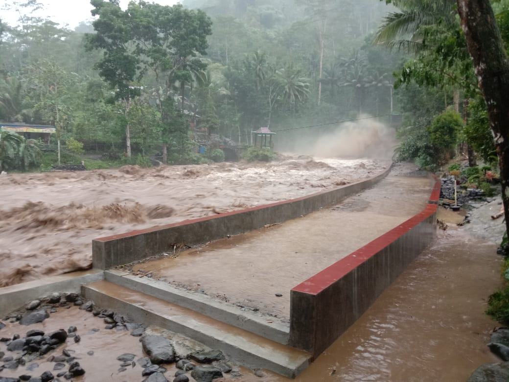 Banjir Bandang Dua Sungai di Purbalingga, Rusak Obwis di Tanalum Rembang