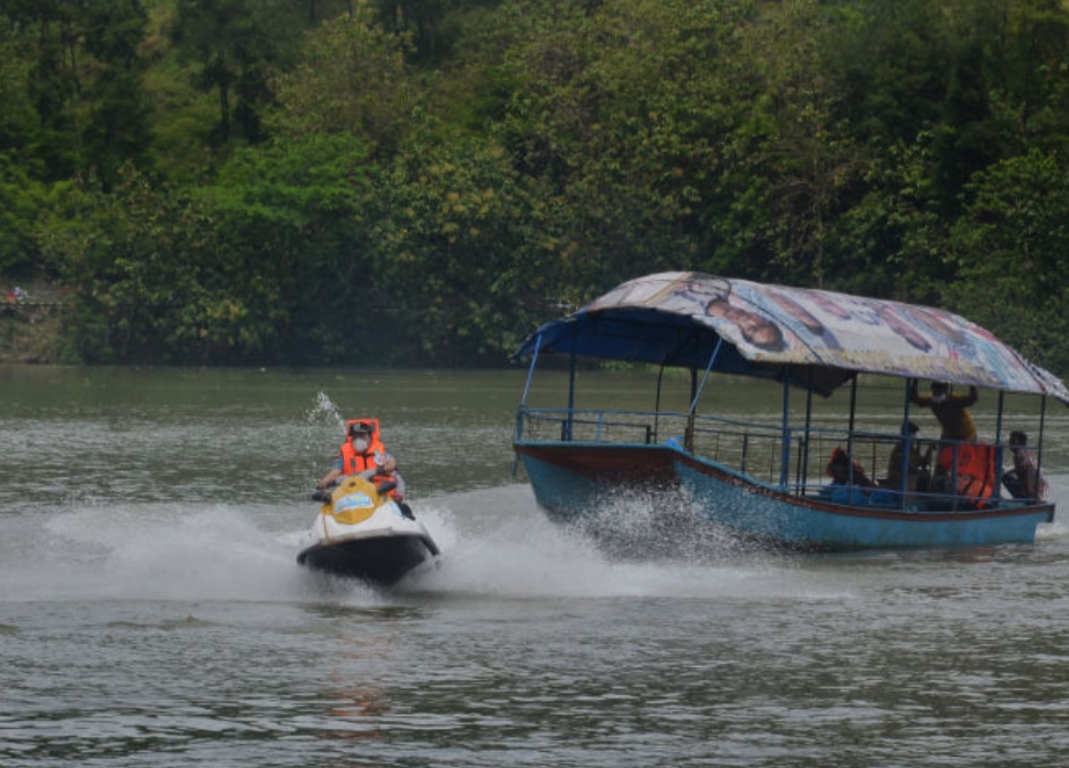 Bupati Husein: Jetski, Kapal Besar, Pariwisata Malam Seperti di Bangkok Kita Siapkan