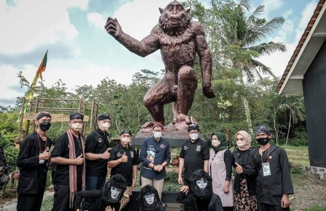 Terinspirasi Sangeh Monkey Forest, Menparekraf Ingin Desa Wisata Cikakak Naik Kelas