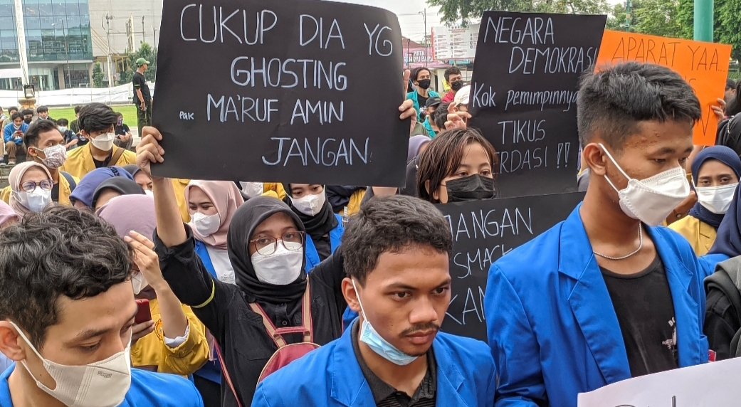 Mahasiswa Gerudug Gedung DPRD Banyumas, Refleksikan Tujuh Tahun Kepemimpinan Jokowi