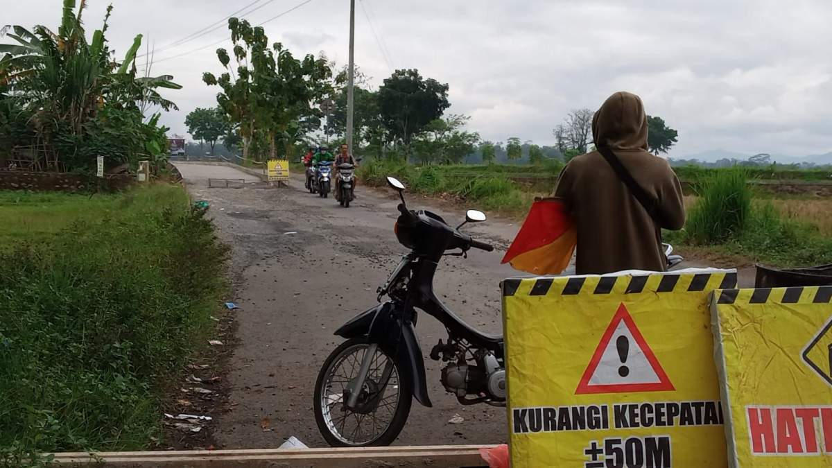 Jalan ke Arah Linggamas di Kemangkon Dicor