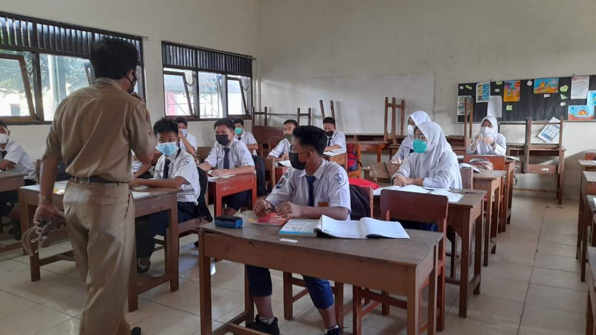 Pakai Seragam Lagi, Seluruh SMP Laksanakan PTM Terbatas di Banjarnegara