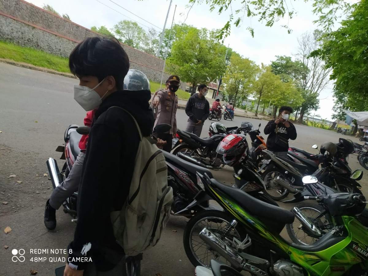 Pelajar Nongkrong di Stadion Dibubarkan