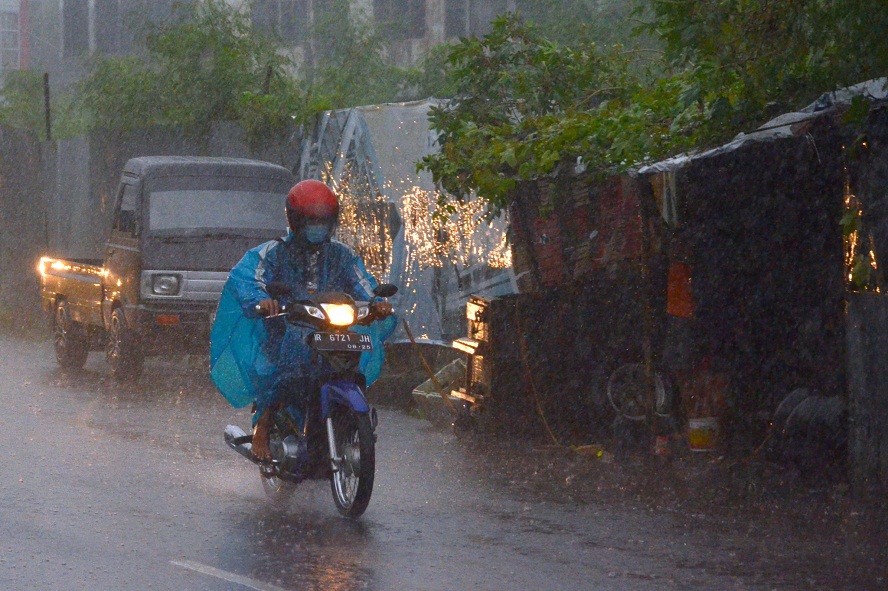 Provinsi Jateng Siapkan 100 Ton Aspal, Antisipasi Kerusakan Jalan di Musim Hujan