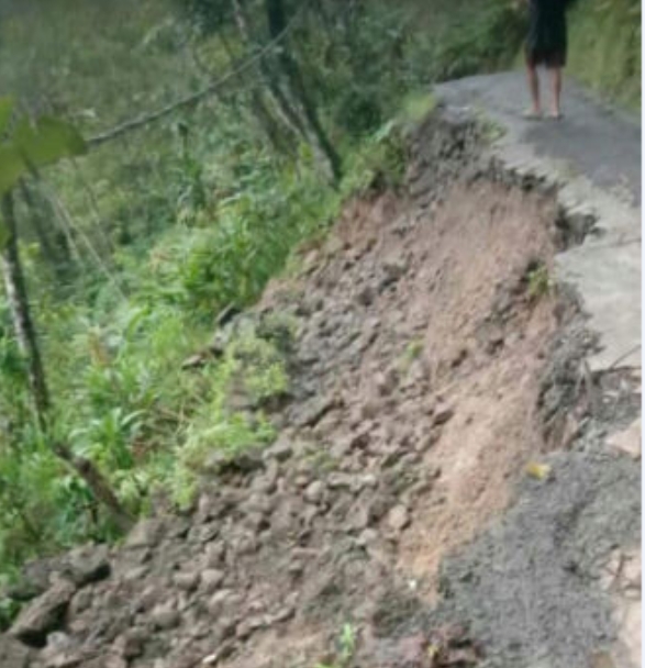 Hujan Deras Akibatkan Jalan Longsor di Rembang Purbalingga, 35 KK Terisolir