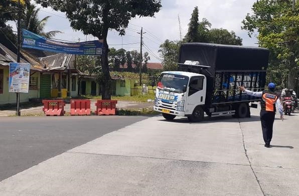 Truk Kelebihan Muatan Diminta Putar Balik di Ajibarang, Razia ODOL di Jembatan Timbang