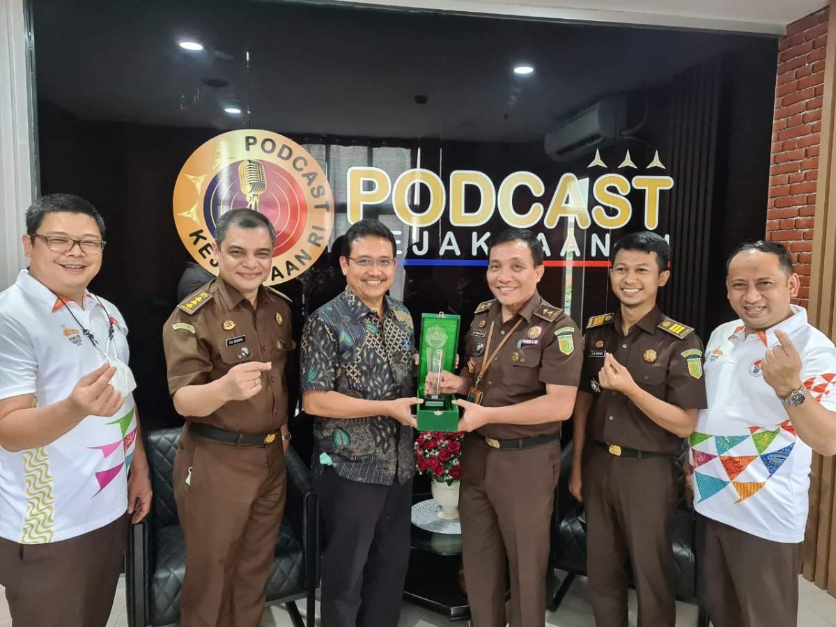 Ulas Restoratif Justice dan Anti Korupsi, Prof Hibnu Podcast di Kejaksaan RI