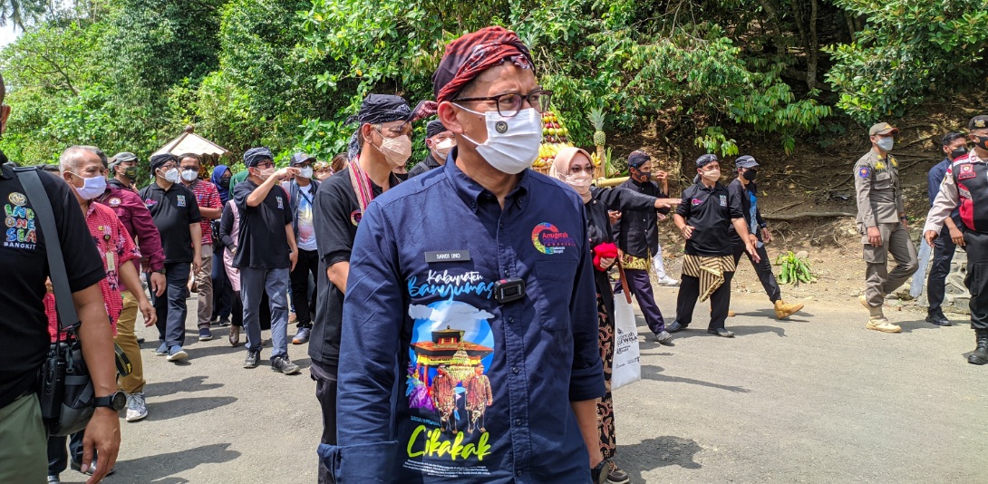Sandiaga Uno ke Cikakak Wangon, Warga Tumpah Ruah ke Lokasi Kegiatan
