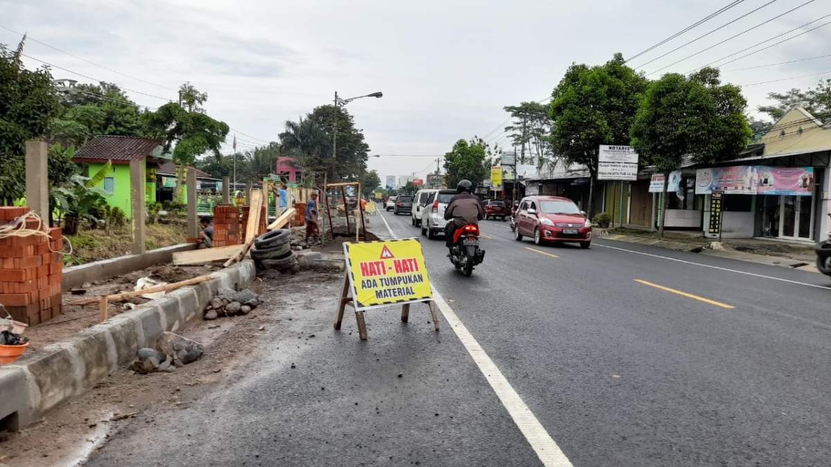 55 Hari Bangun Trotoar Semampir - Pucang