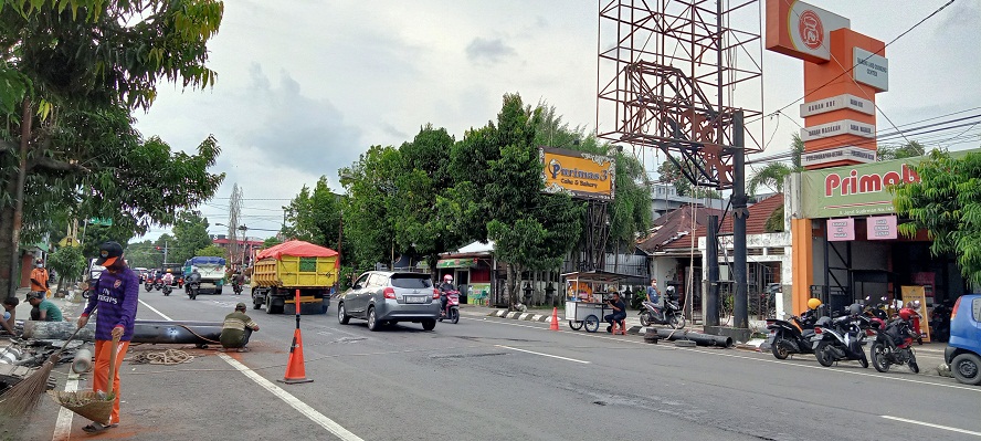 Baliho Melintang di Jalan Mulai Dibongkar di Purbalingga