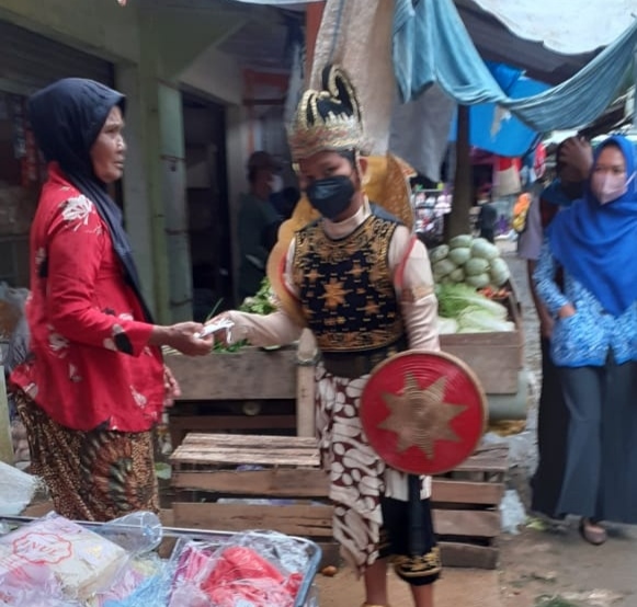 Gatotkaca Blusukan ke Pasar di Banjarnegara