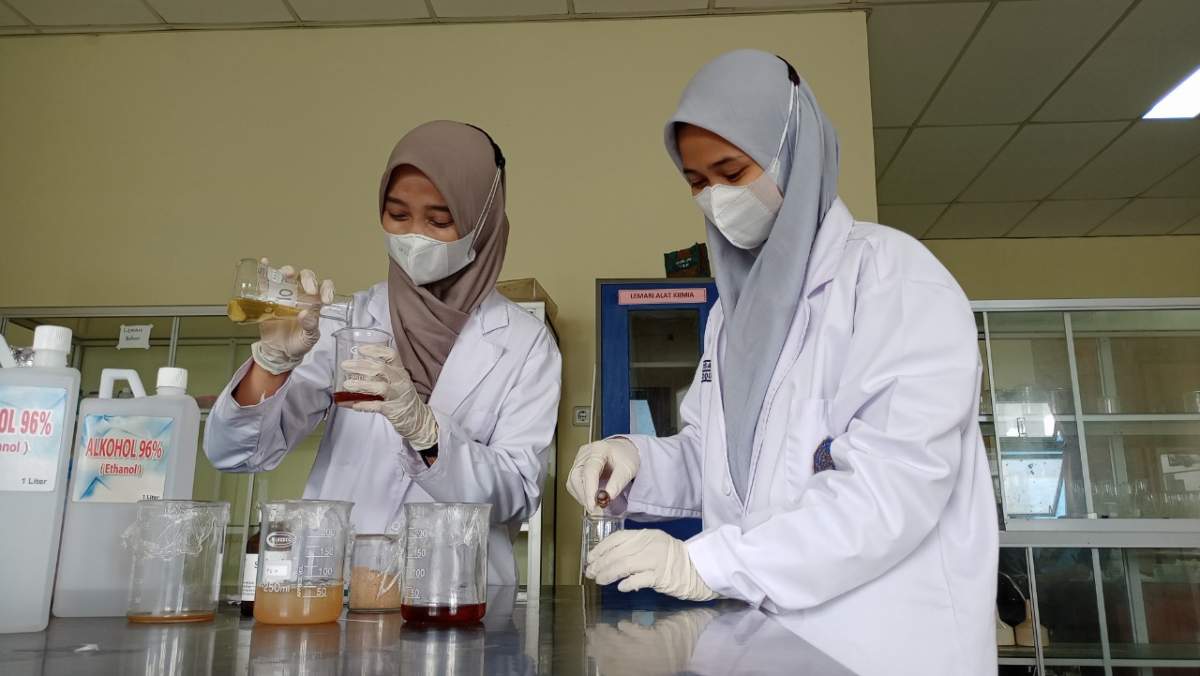 Mahasiswa UMP Ciptakan Sabun Cuci Tangan Anti Bakteri dari Pelepah Pisang