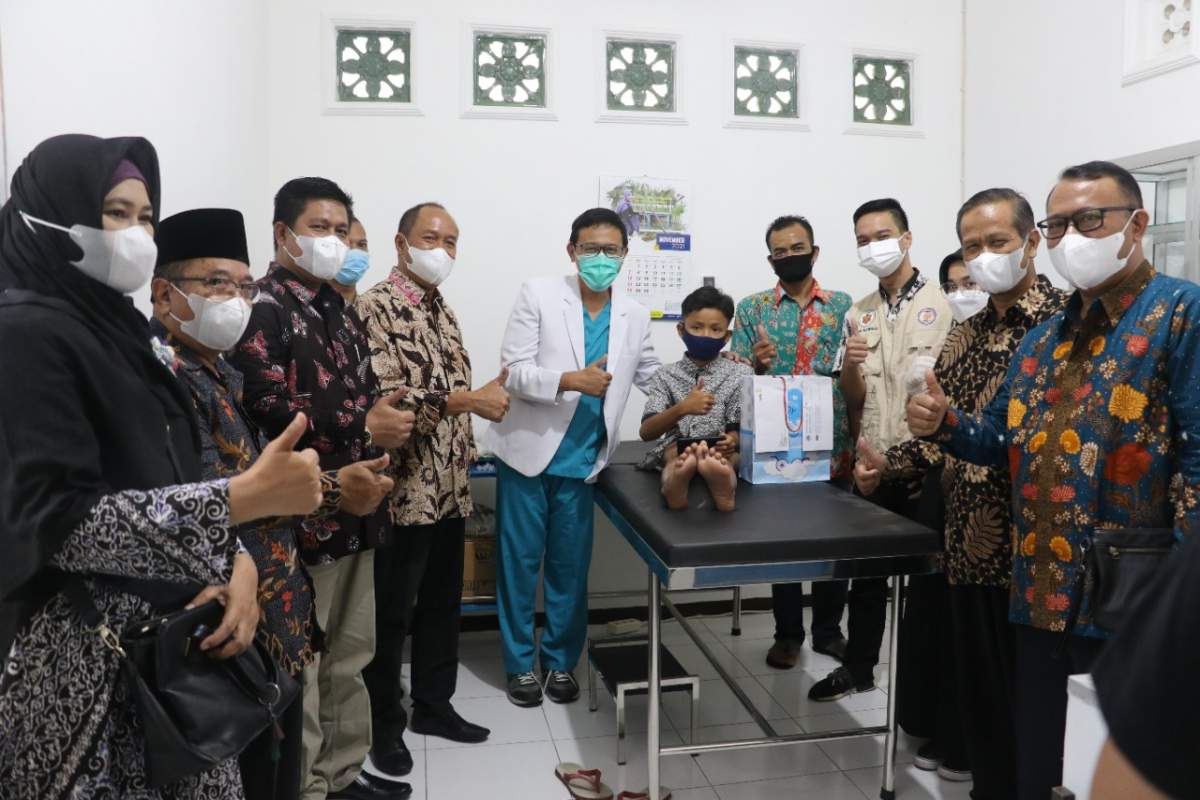 UMP Gelar Soft Launching Klinik Tambaksari dan Sunatan Massal