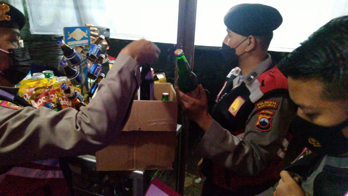 Puluhan Botol Miras Disita dari Wilayah Baturraden