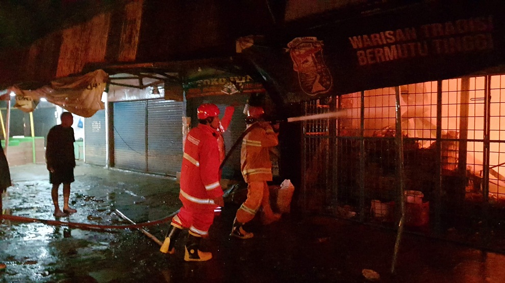 Kebakaran di Pasar Sumpiuh Karena Korsleting Listrik, Total Empat Ruko Ludes Terbakar