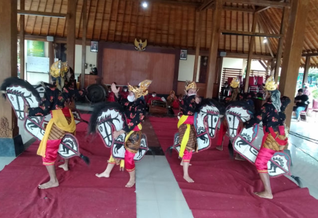 Mendengar Cerita Dua Remaja Perempuan Pemain Kuda Lumping di Banyumas, Melambangkan Prajurit yang Sedang Peran
