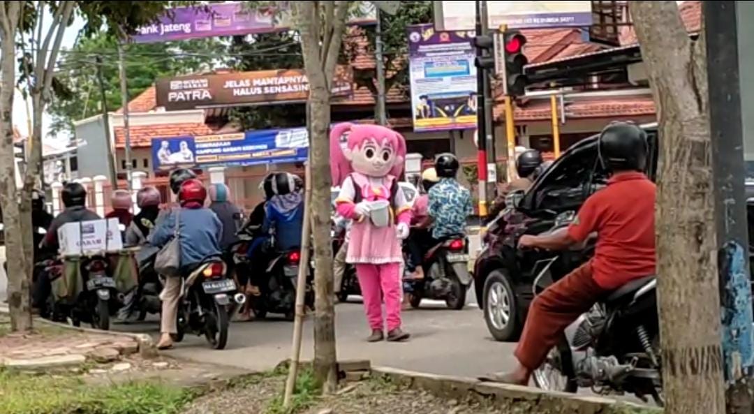 Tak Jera Berulang Kali Ditertibkan, Badut Bisa Raup Rp 300 Ribu Perhari