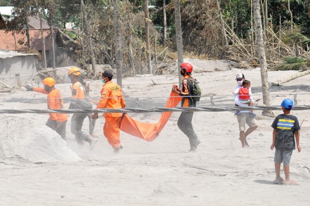 Tim SAR Ungkap Sulitnya Kendaraan Besar Masuk ke Lokasi, Korban Letusan Gunung Semeru Jadi 39 Orang