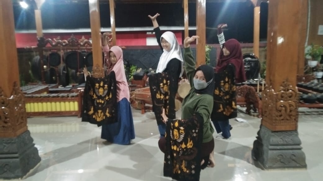 Ciptakan Tari Batik untuk Ikon Desa