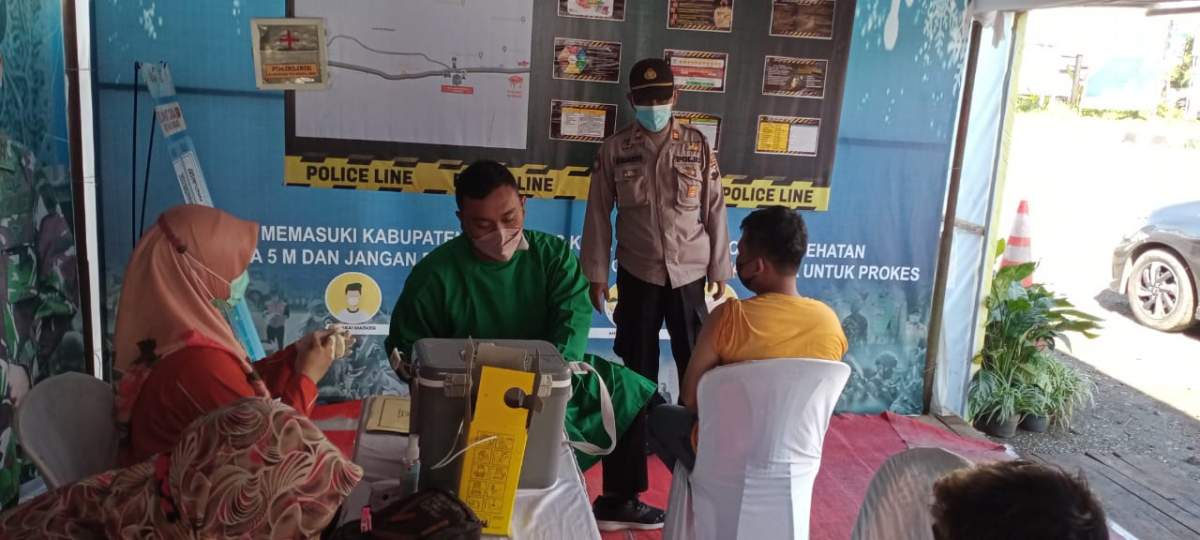 Di Perbatasan Tambak Banyumas, Ada Pelayanan Pengguna Jalan Divaksin