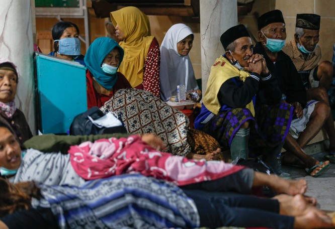 Lima Bumil Melahirkan di Posko Pengungsian Gunung Semeru