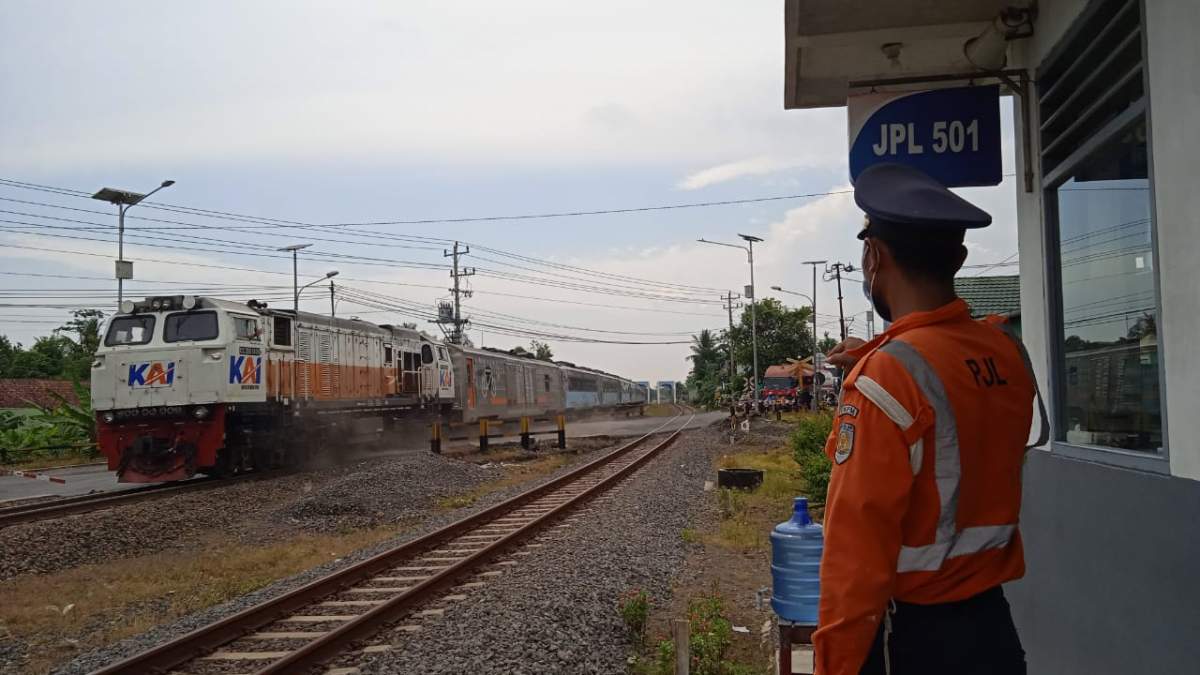 Ini Kronologi Lengkap Bus Nekat Terobos Palang Pintu di Sumpiuh, Bus Nyaris Tertabrak KA, Saksi Teriak-teriak 