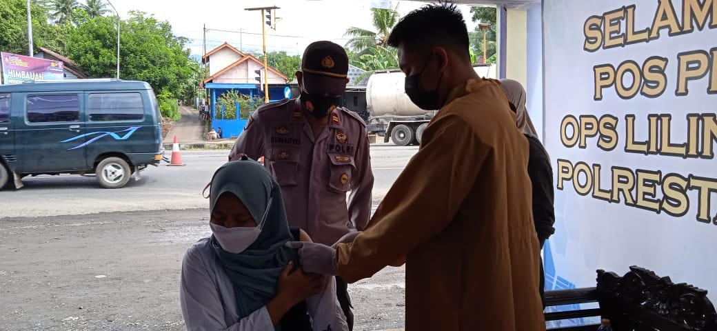 Di Titik Penyekatan, Warga Malah Datangi Pos Perbatasan untuk Vaksin