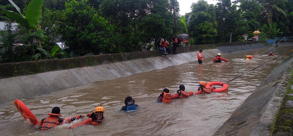 300 Relawan Turun Tangani Banjir di Sumpiuh