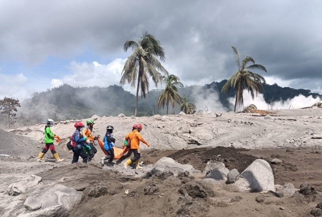 Pengungsi Erupsi Semeru 10 Ribu Orang, Korban Jiwa Mencapai 48 Orang