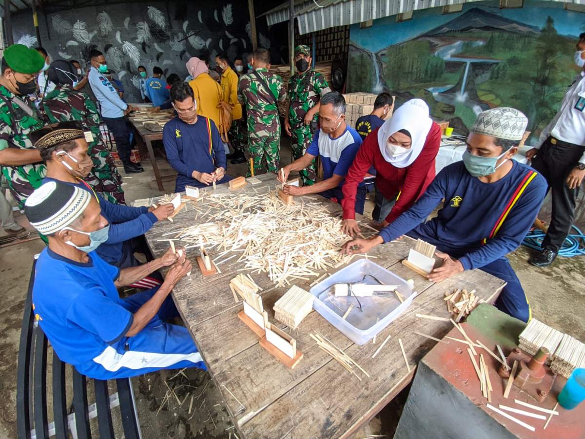 WBP Kelas II A Purwokerto Diberi Keterampilan Pembuatan Stik Es Krim