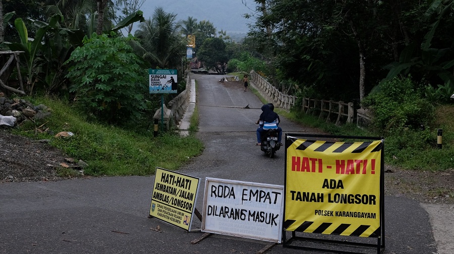 Jembatan Cacaban Wonotirto Nyaris Putus