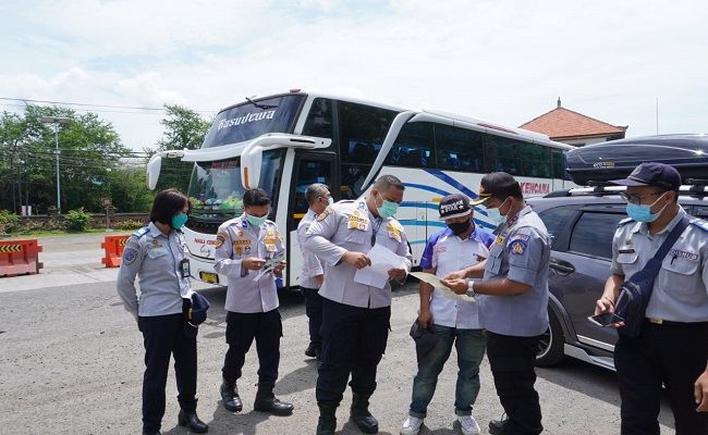 Puluhan Travel Bodong Ditilang