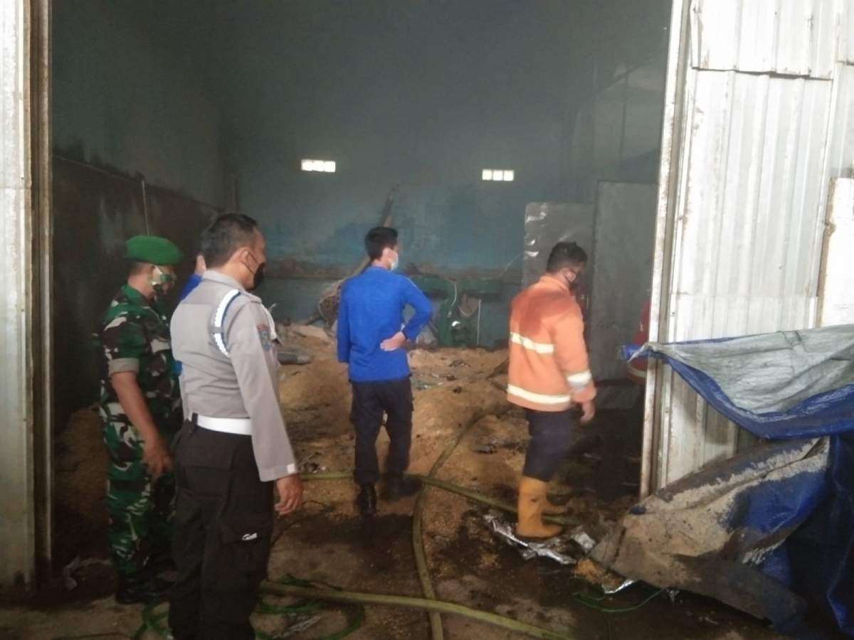 Pabrik Kayu di Kaligondang Terbakar